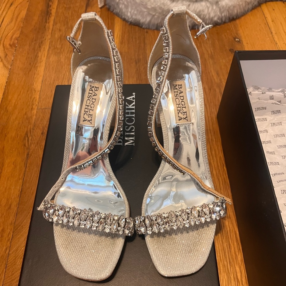 Badgley Mischka Sparkly Harriet Block Heel Sandal size 6.5